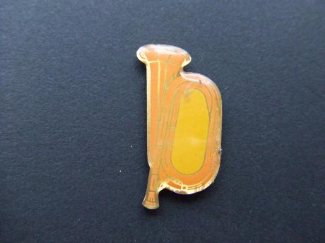 Trompet blaasinstrument geel